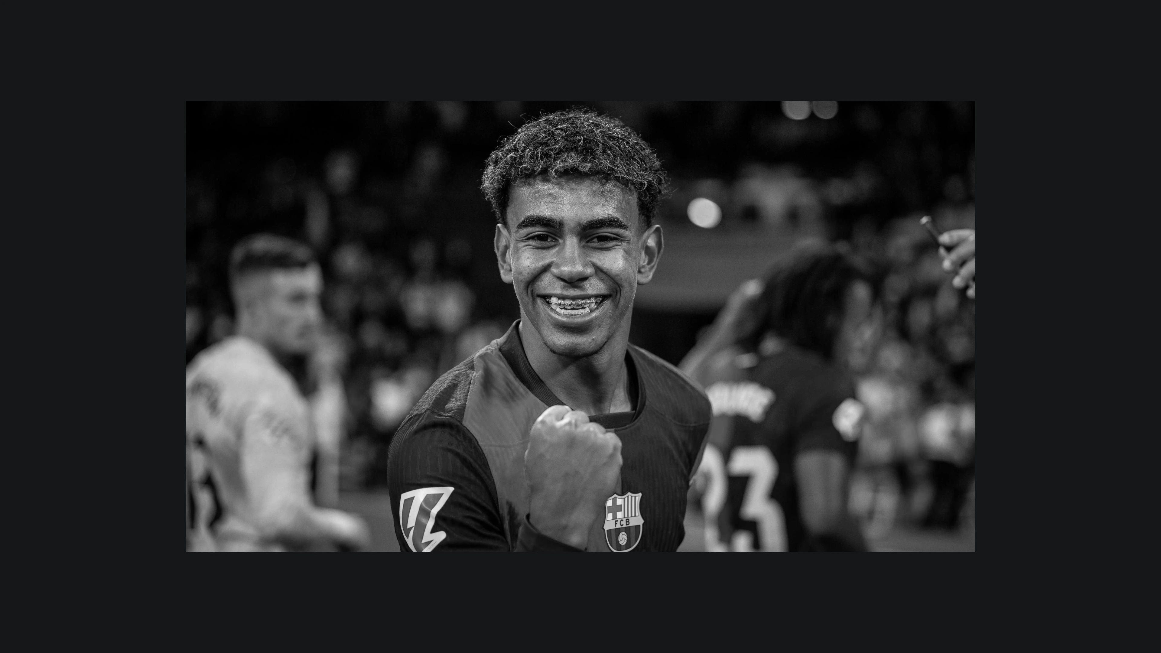El jugador blaugrana celebra un gol durant el clàssic contra el Reial Madrid al Santiago Bernabéu, en un moment d'eufòria i intensitat del partit.